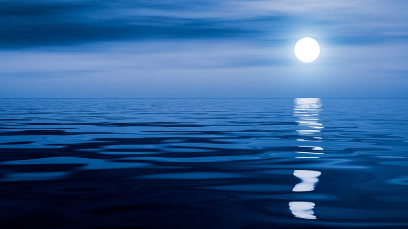 moon-over-ocean-iStock-1777572608-crop@800x450